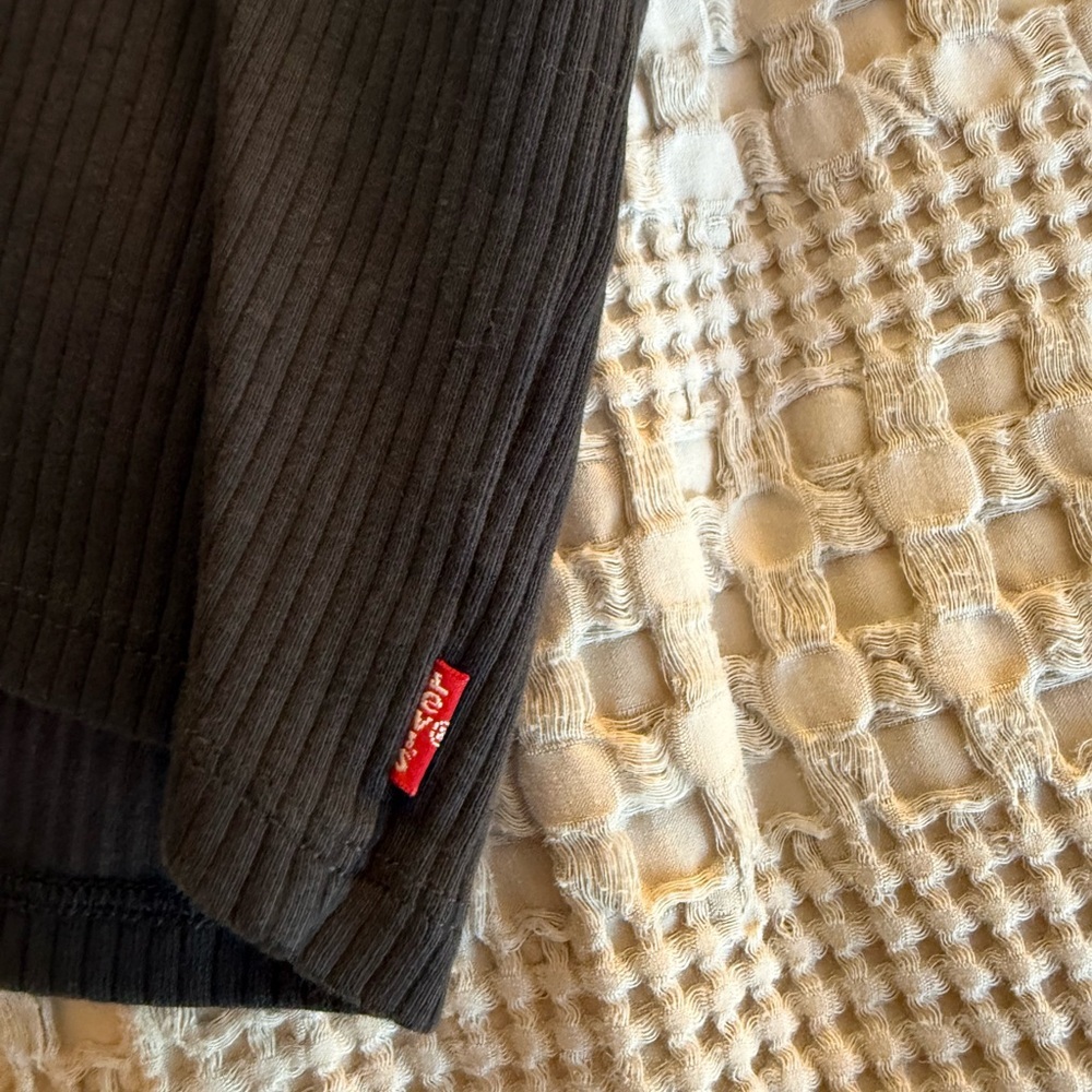 Levi's Black Button-Down Ribbed Top - Picture 4 of 5